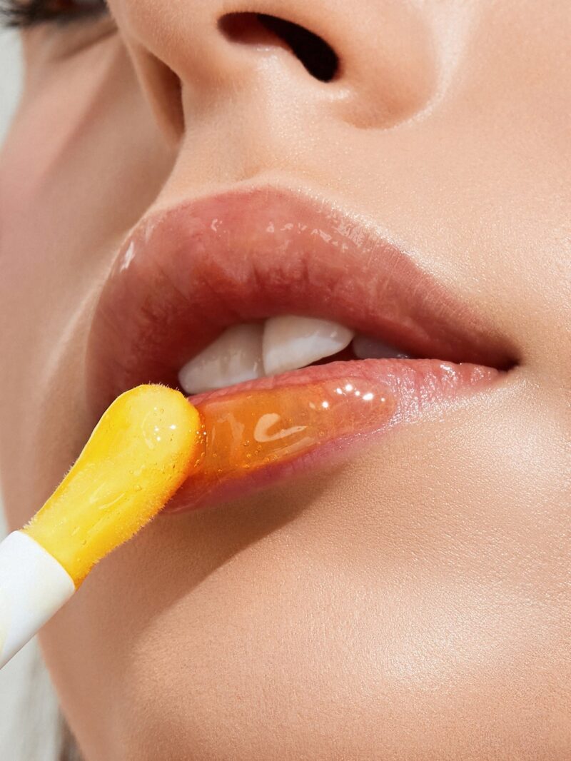 SHEGLAM JELLY WOW HYDRATING LIP OIL-GRAPEFRUIT GLOW (6GM) - Image 3