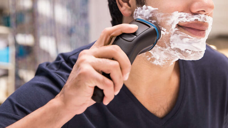 Philips Aqua Touch Shaver - 3000 - Image 2